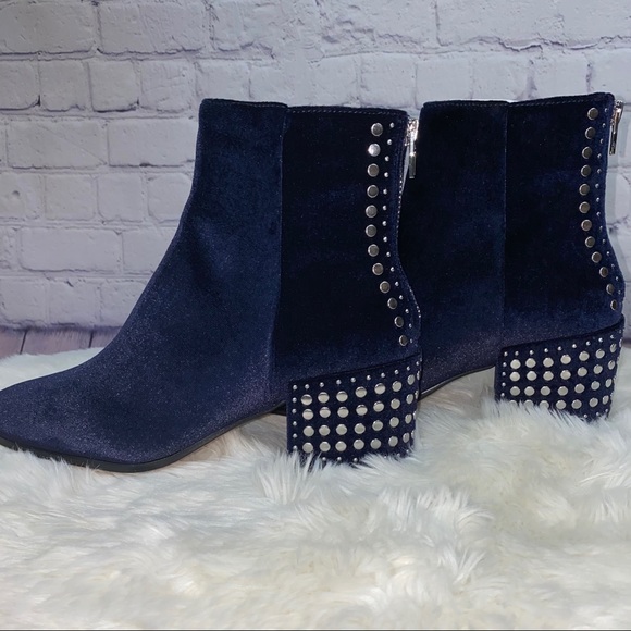 Dolce Vita Shoes - ☘️HP☘️Dolce Vita Navy Velvet  Block Heel Booties